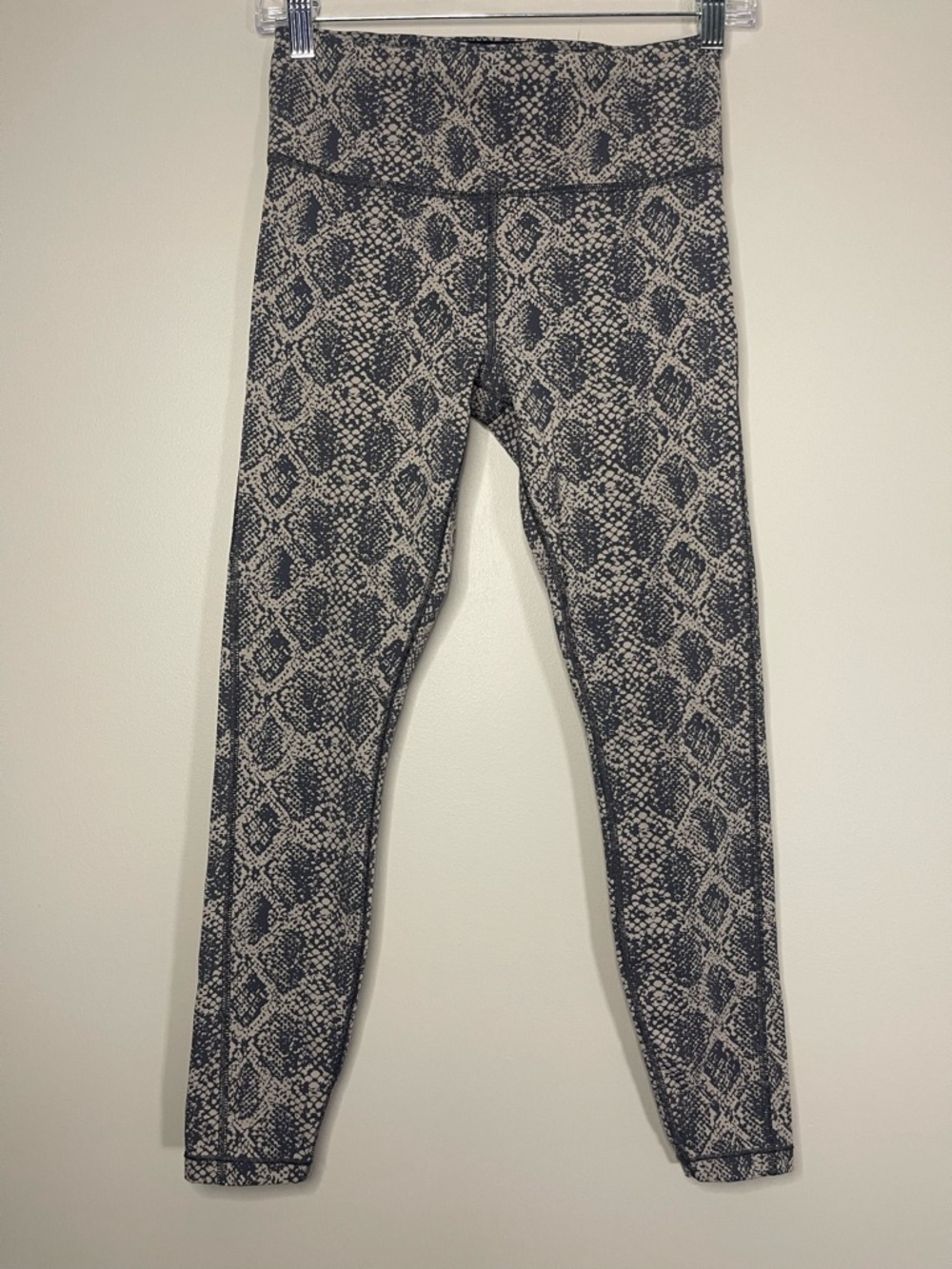 ATHLETA Snake Print Ultimate 7/8 Leggings - Black & Cream